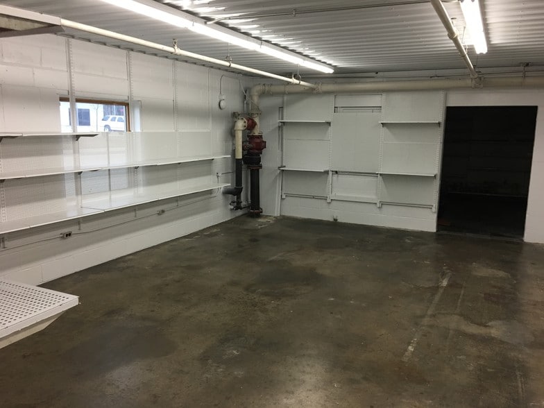 More Photos Of 1441 Central Ave, Columbus Auto Repair For Lease