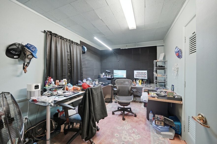 More Photos Of 46 Main Rd, Montgomery General Retail For Sale