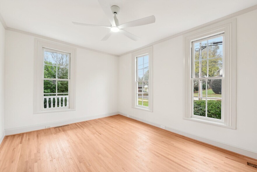 More Photos Of 305 S Main St, Davidson Office For Sale