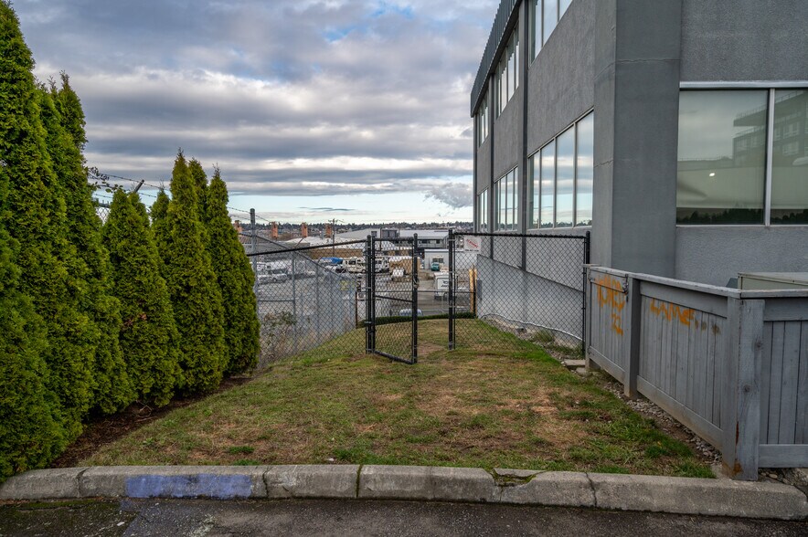 More Photos Of 3257 16th Ave W, Seattle Office For Lease