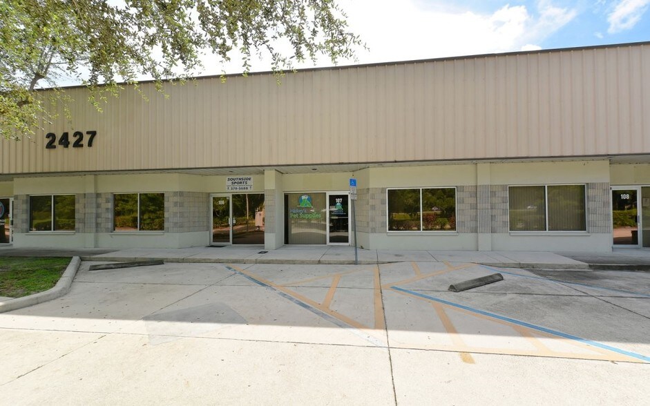 More Photos Of 2427 Porter Lake Dr, Sarasota Flex For Sale