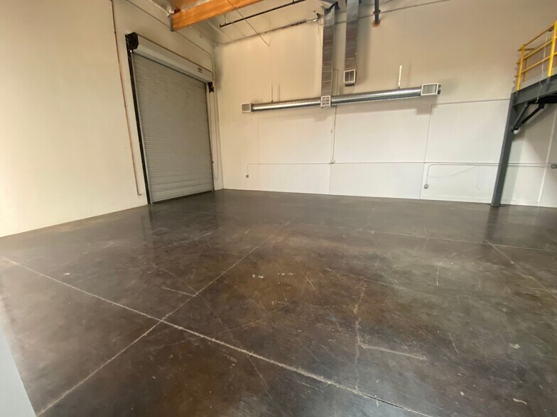 More Photos Of 9027 Canoga Ave, Canoga Park Manufacturing For Lease
