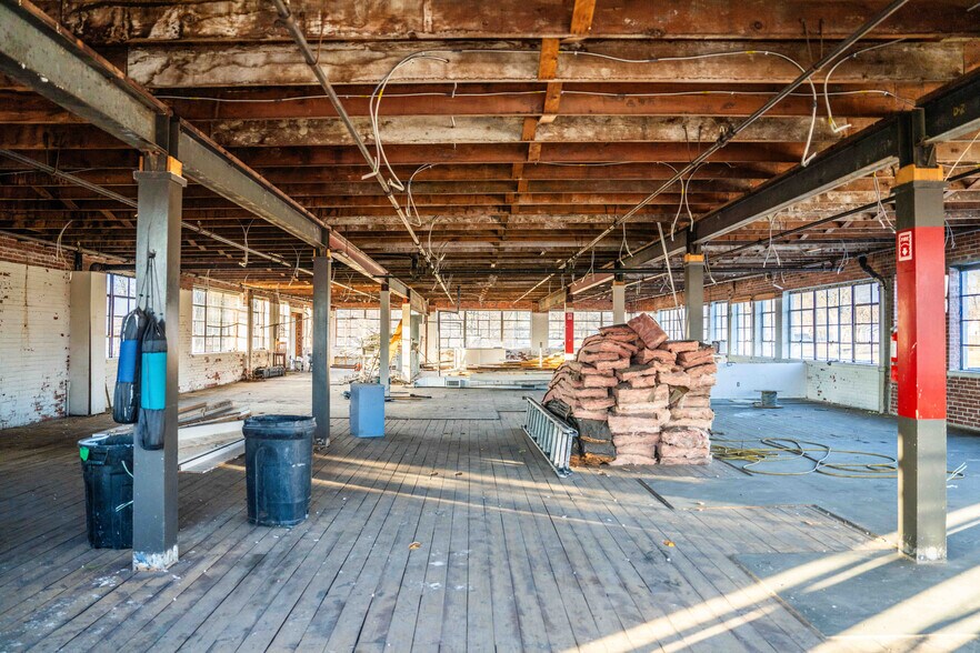 More Photos Of 201 N Missouri Ave, Sedalia Manufacturing For Sale