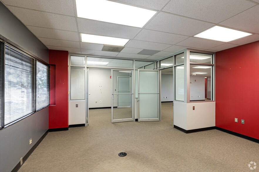 More Photos Of 10881 Lowell Ave, Overland Park Unknown For Lease