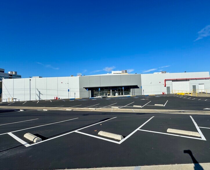 More Photos Of 1917-1921 E Mariposa Ave, El Segundo Warehouse For Lease