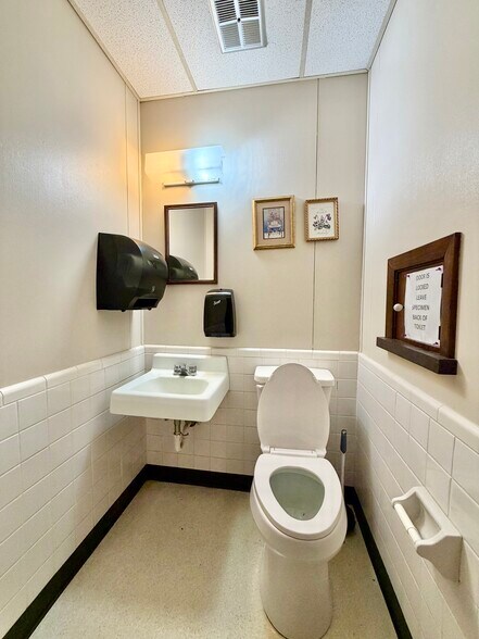 More Photos Of 906 Sixth Ave, Picayune Office For Sale