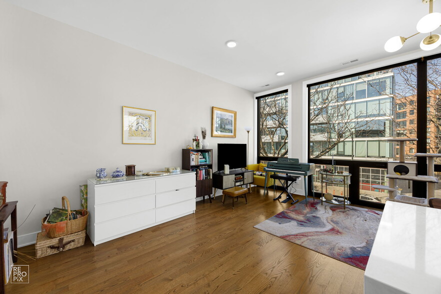 More Photos Of 1653 W Division St, Chicago Storefront Retail Residential For Sale