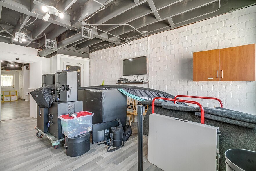 More Photos Of 1434 N Main St, Fort Worth Storefront Retail Office For Lease