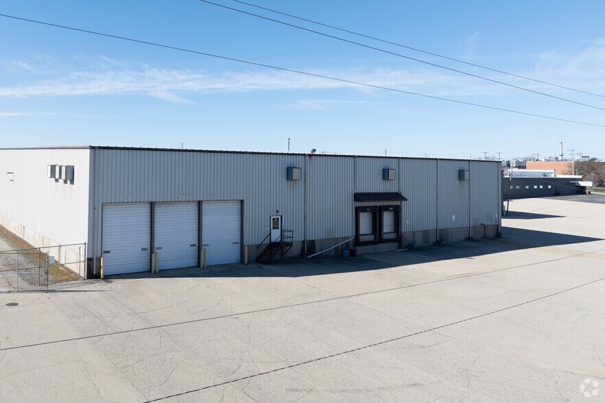 More Photos Of 801-829 Janesville Ave, Fort Atkinson Manufacturing For Sale