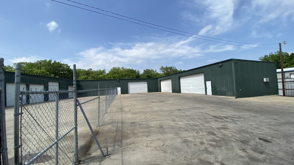 More Photos Of 308 Thomas Pl, Everman Warehouse For Sale
