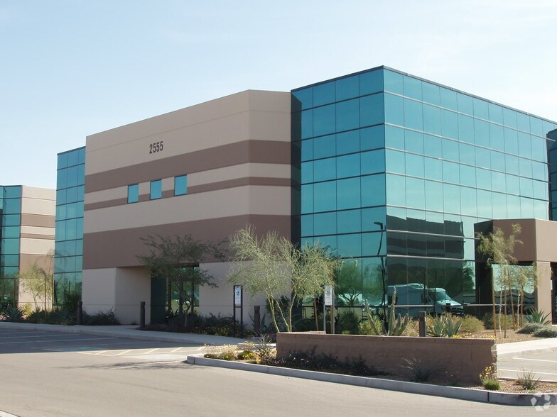 More Photos Of 2535 W Fairview St, Chandler Unknown For Lease