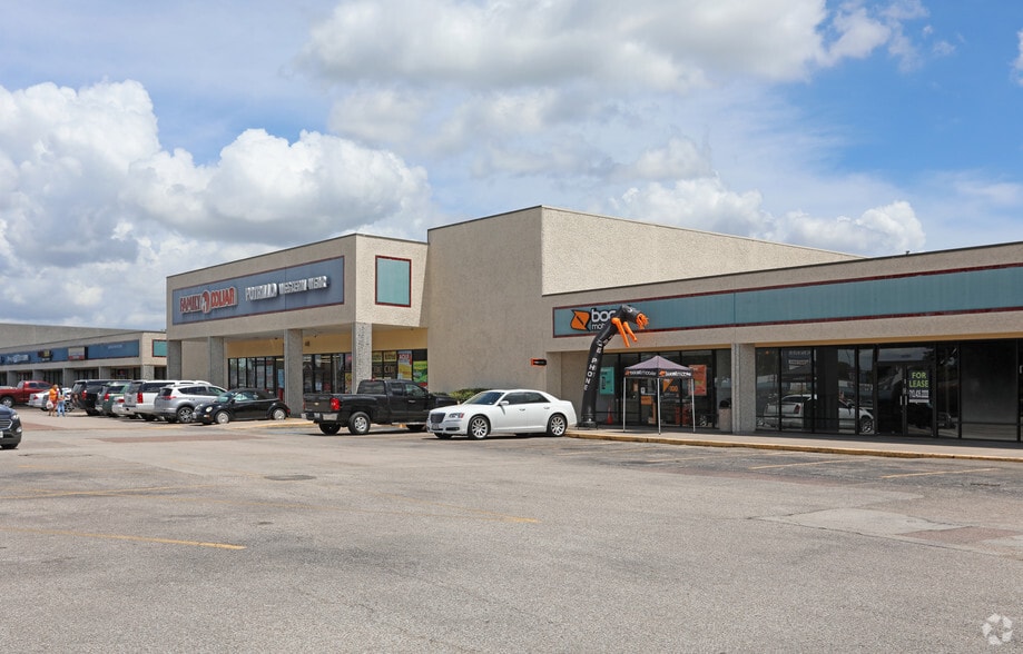 More Photos Of 13030-13190 Veterans Memorial Dr, Houston Unknown For Lease