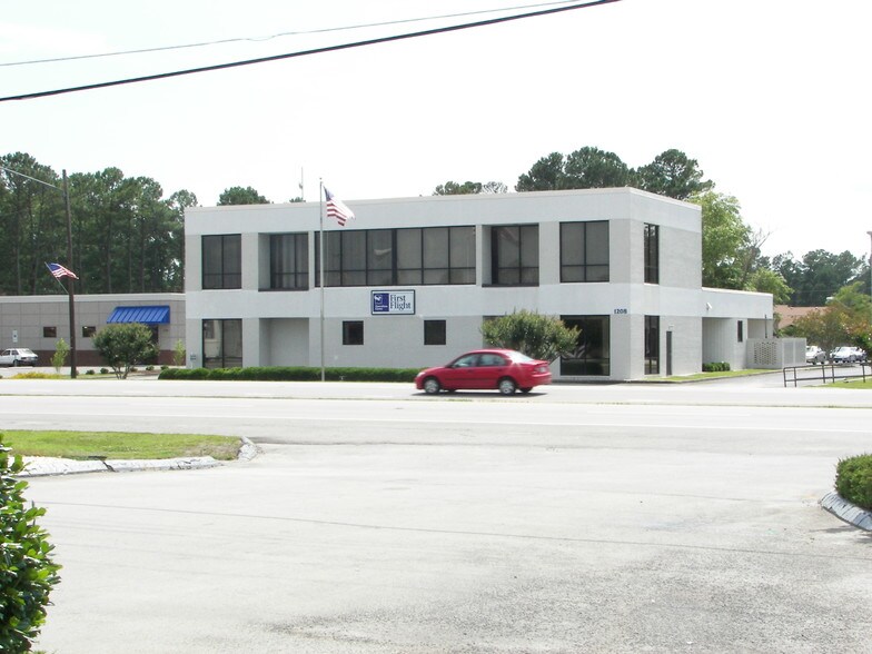 More Photos Of 1208 E Main St, Havelock Office For Sale