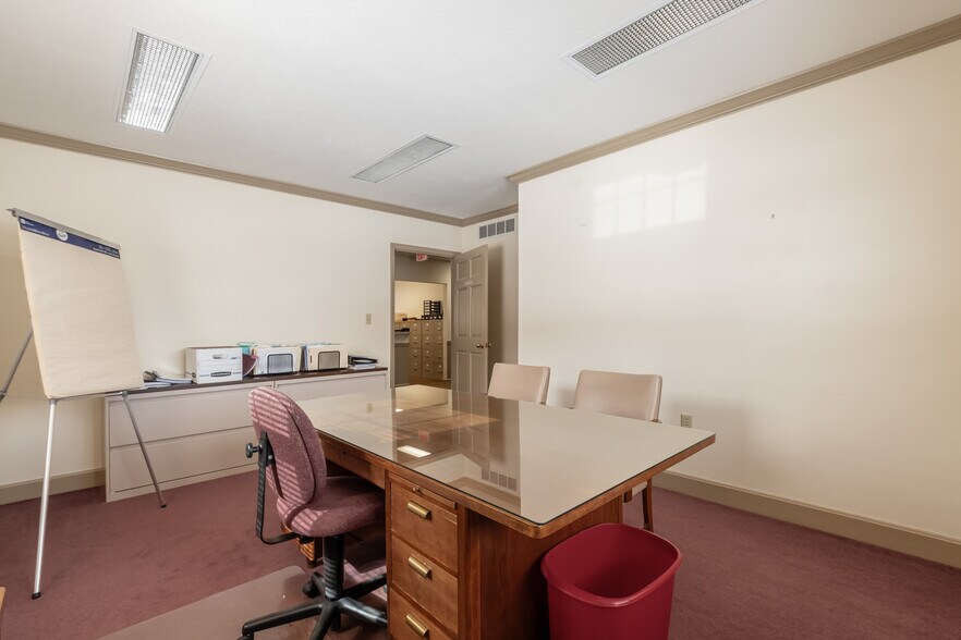 More Photos Of 240 S 4th St, Coshocton Office For Lease