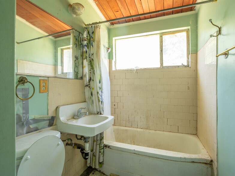 More Photos Of 14301 Roscoe Blvd, Panorama City Land For Sale