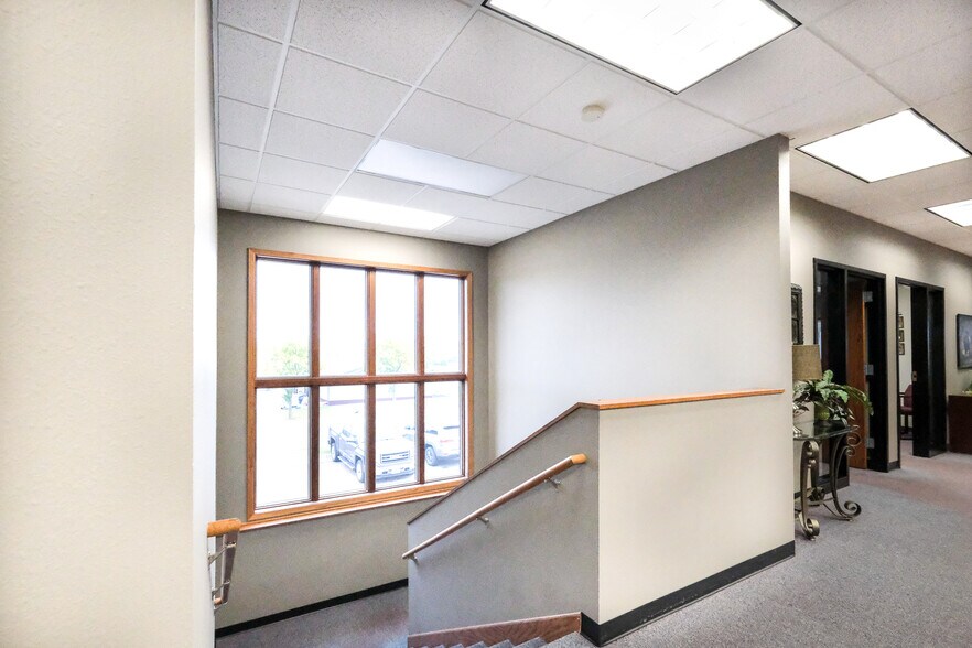 More Photos Of 40 Good Counsel Dr, Mankato Office For Sale