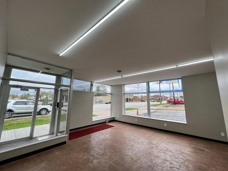 More Photos Of 5252 Ridge Rd, Parma Loft Creative Space For Lease