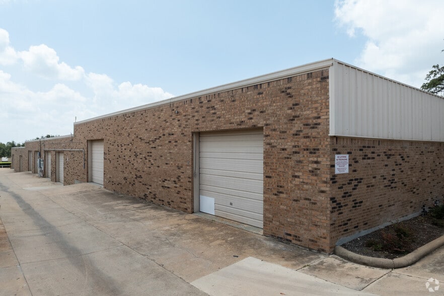 More Photos Of 8906 Wall St, Austin Unknown For Lease