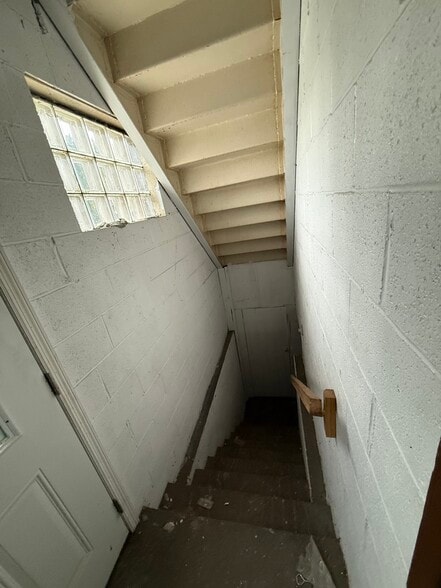 More Photos Of 836 S Mill St, New Castle Storefront Retail Residential For Sale