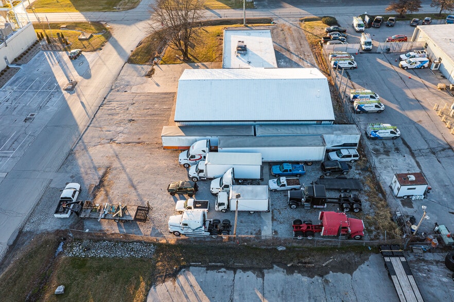 More Photos Of 1301 Fabricon Blvd, Jeffersonville Light Manufacturing For Lease