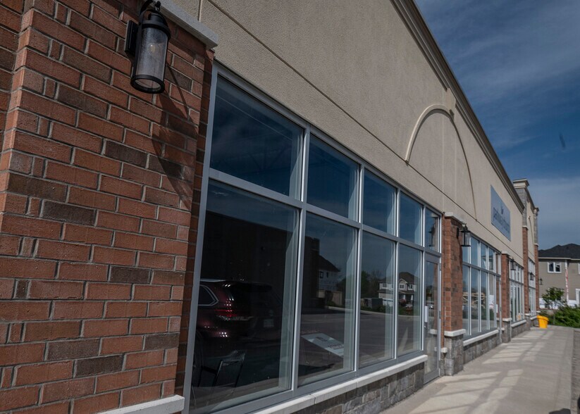 More Photos Of 218 Main St, Loyalist General Retail For Lease