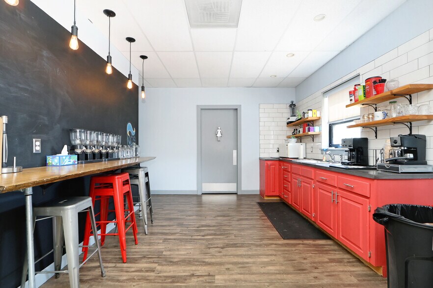 More Photos Of 1125 Westport Dr, Manhattan Office For Lease