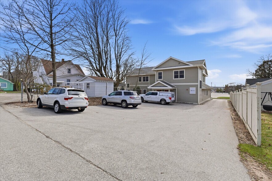 More Photos Of 312 N 5th Ave, Sturgeon Bay Office For Sale