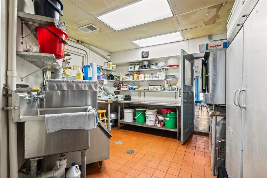 More Photos Of 6290 S Martin Rd, New Berlin Restaurant For Sale