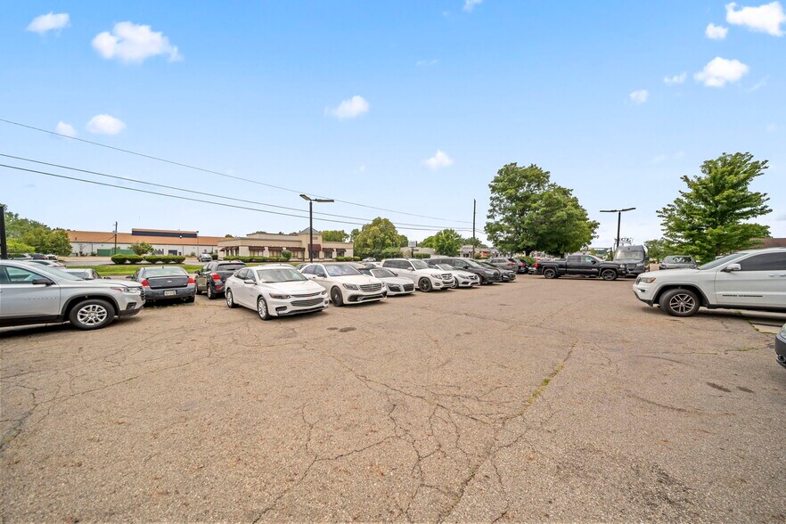 More Photos Of 5250 E Main St, Columbus Auto Dealership For Sale