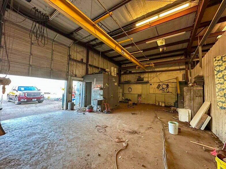 More Photos Of 17201 S Highway 81, Bison Warehouse For Sale