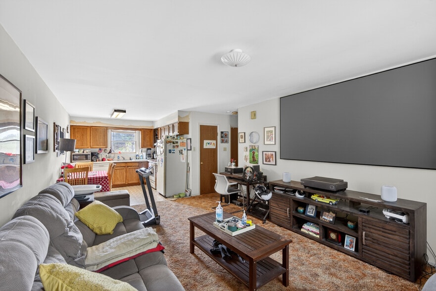 More Photos Of 5585 MacArthur Rd, Whitehall Showroom For Sale