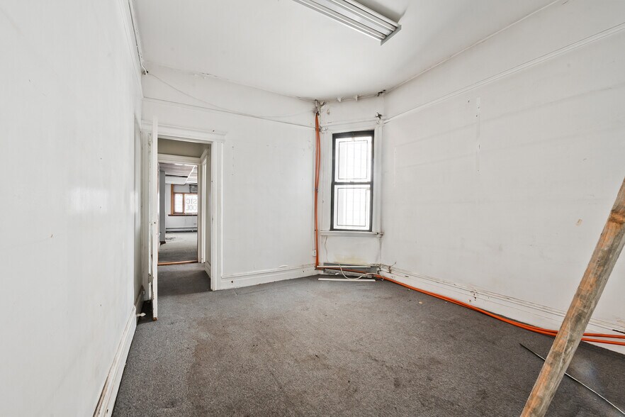 More Photos Of 507 32nd St, Union City Storefront Retail Office For Sale