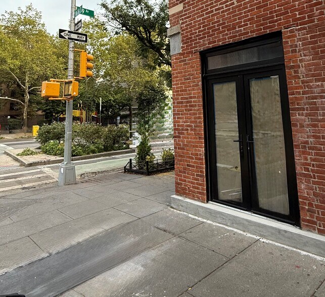More Photos Of 148 Ninth Ave, New York Storefront Retail Residential For Lease