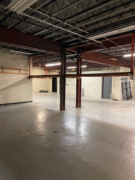 More Photos Of 1862 E Main St, Bridgeport Light Distribution For Sale