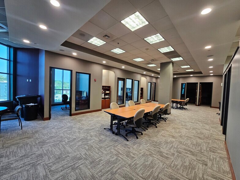 More Photos Of 10610 Metromont Pky, Charlotte Office For Lease