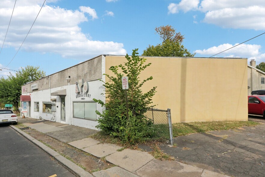 More Photos Of 825-829 Rt-5, Ridgefield General Retail For Sale