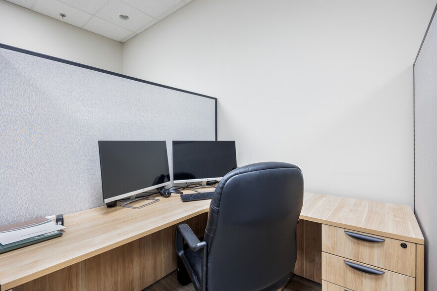 More Photos Of 4999 43rd St SE, Calgary Light Distribution For Sale