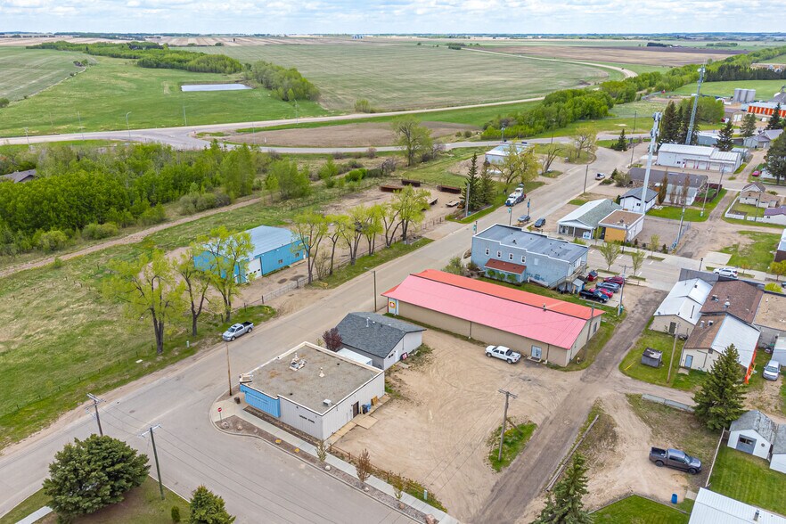 More Photos Of 23 Railway Av, Marwayne Storefront For Sale