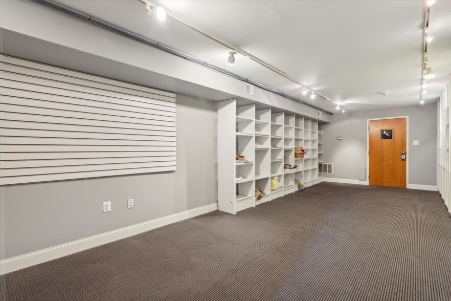 More Photos Of 39 N 3rd St, Philadelphia Storefront Retail Office For Lease