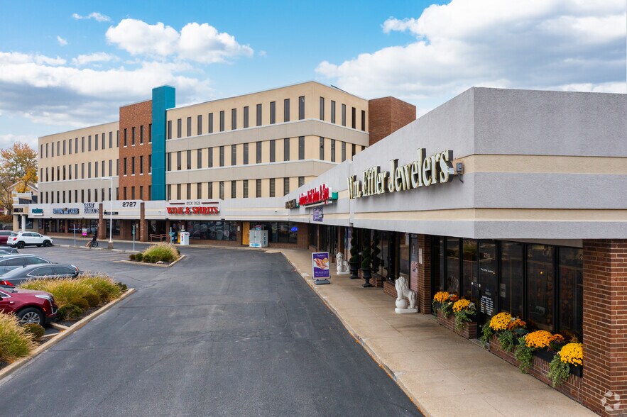 More Photos Of 2701-2737 Madison Rd, Cincinnati Office For Lease