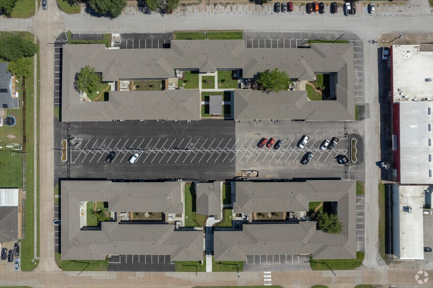 More Photos Of 1600 Avenue M, South Houston Apartments For Sale