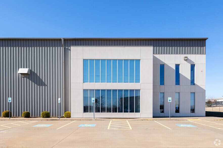 More Photos Of 4701 United Dr, Oklahoma City Warehouse For Lease