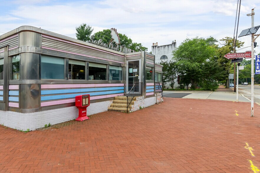 More Photos Of 113 W Broadway, Salem Restaurant For Sale