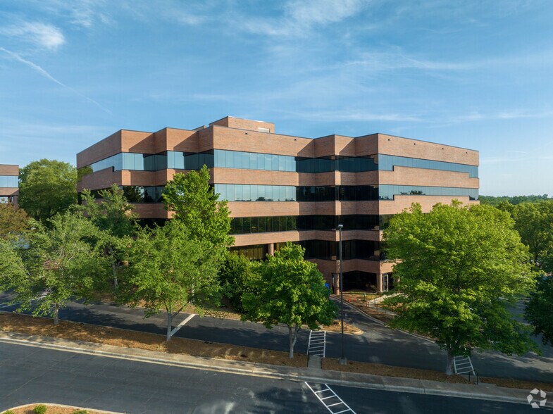 More Photos Of 124 Verdae Blvd, Greenville Office For Lease