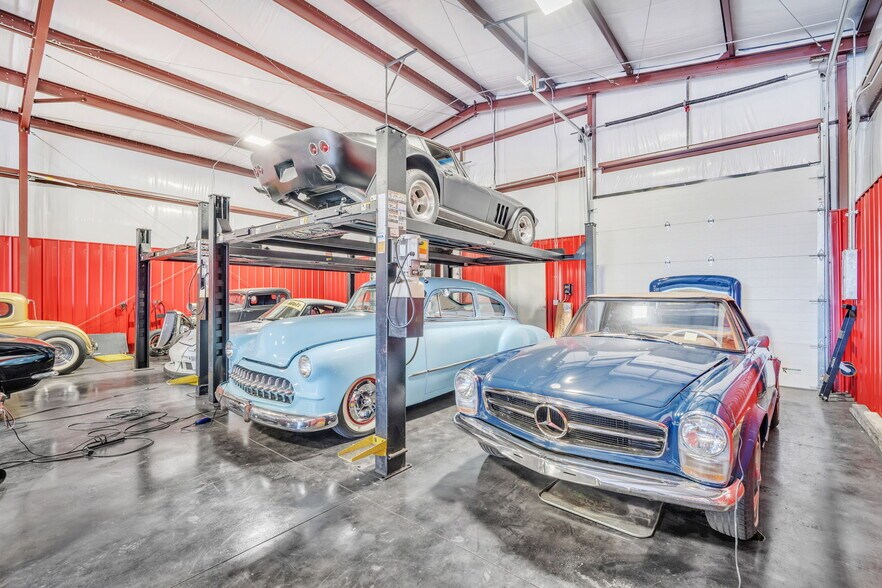 More Photos Of 4271 Calhoun Memorial Hwy, Easley Showroom For Sale