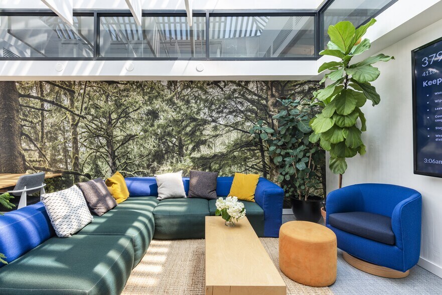 More Photos Of 379 W Broadway, New York Coworking Space