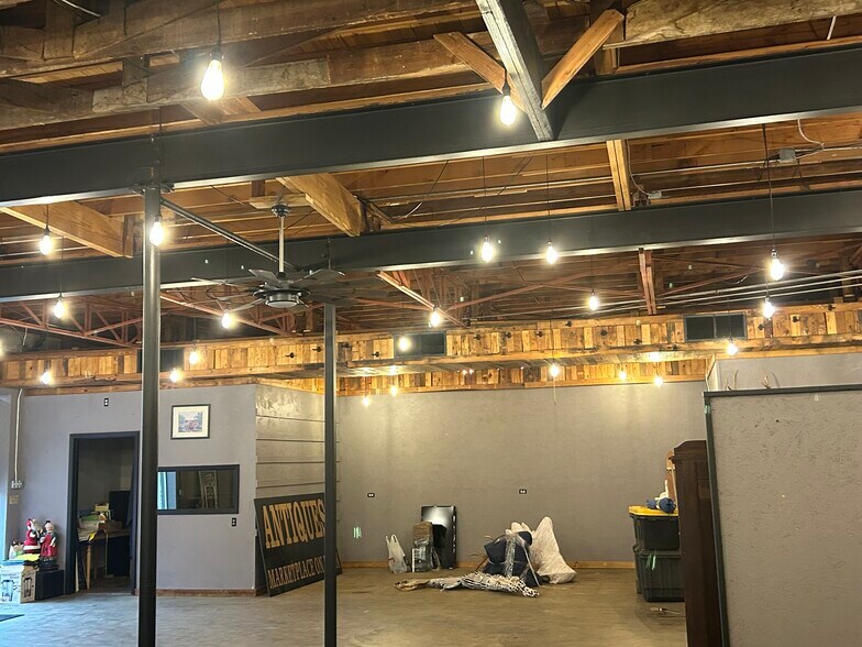 More Photos Of 105 S Main St, Quitman Storefront Retail Office For Sale