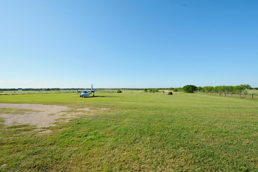 More Photos Of 4545 E FM 775, Seguin Manufacturing For Sale