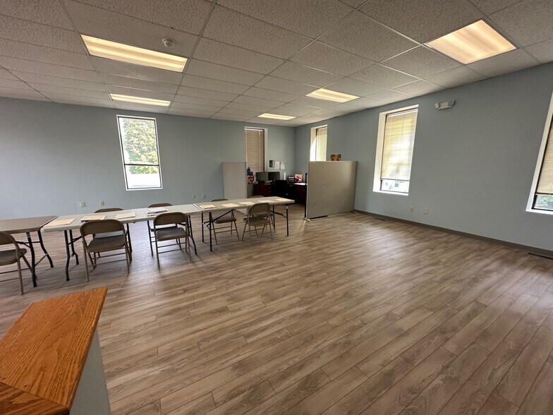 More Photos Of 126 Franklin St, Torrington Light Manufacturing For Sale