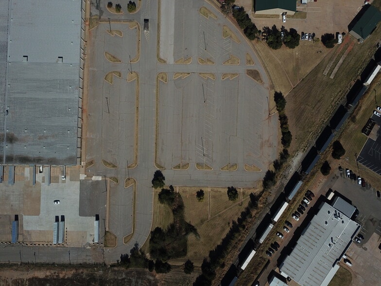 More Photos Of 3400 S Kelly Ave, Edmond Land For Lease